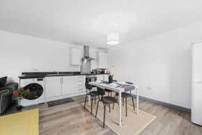 Budget 2-Bed House 10mins to Leeds City Centre